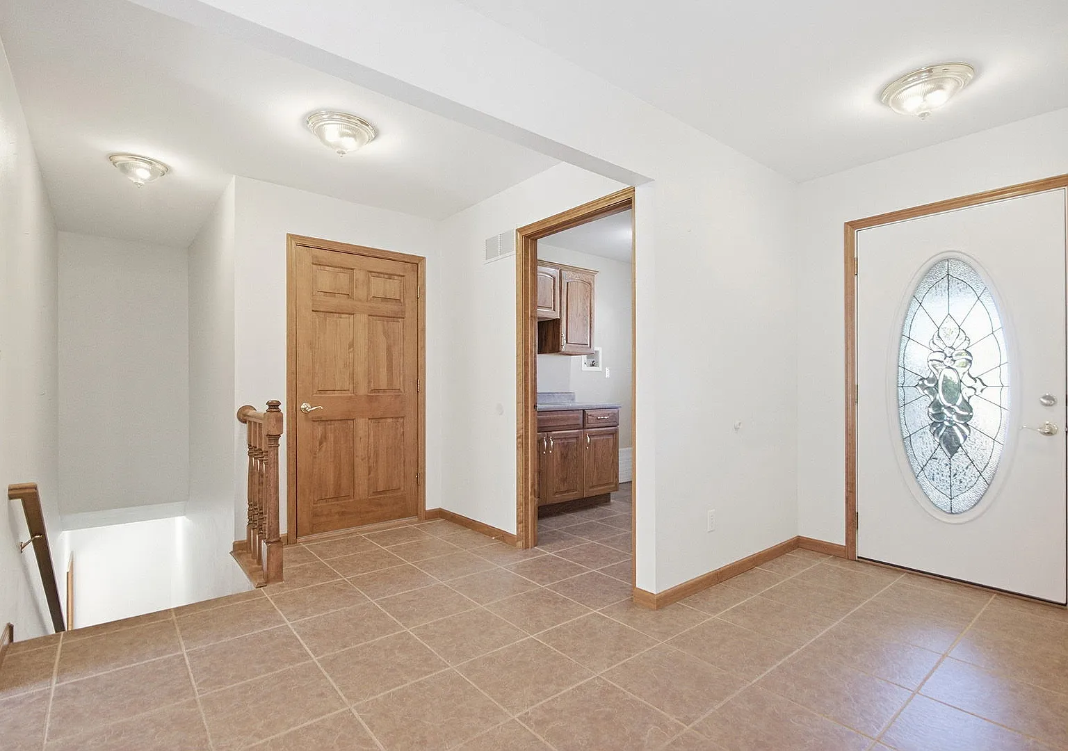 3 bed, 2412 sqft, $2,600 — Photo 4