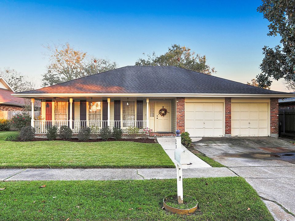 1st image of 28 Mercurey Dr