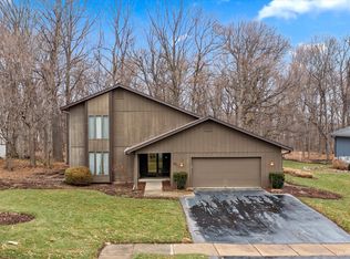11 Dorchester Ct, Sugar Grove, IL 60554