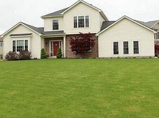 1051 Channing Woods Dr, Webster, NY 14580