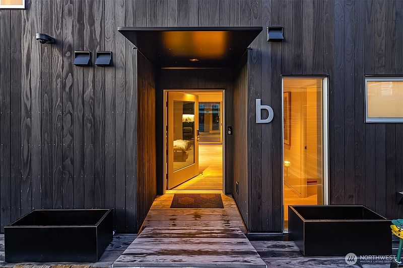 3rd image of 2241 Fairview Avenue E #B