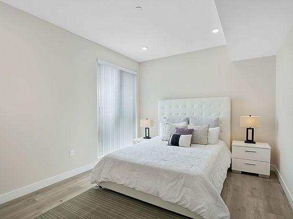 4th image of 4660 Melrose Ave #101-1