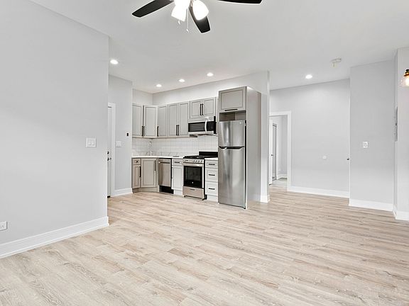 4th image of 1057 W Glenlake Ave #2