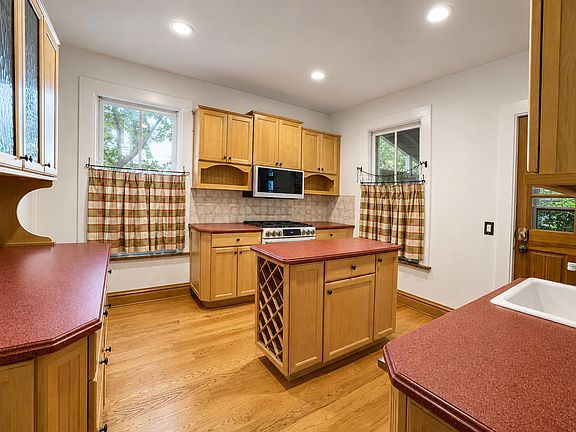 4th image of 1013 Simpson St