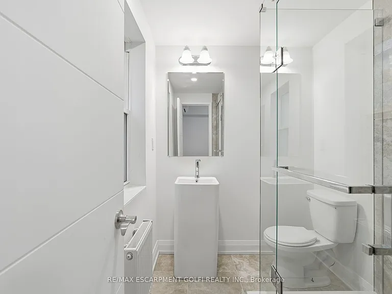 4876 Simcoe St #1 — Photo 11
