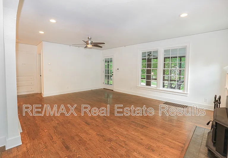 610 N Olive Ave — Photo 13