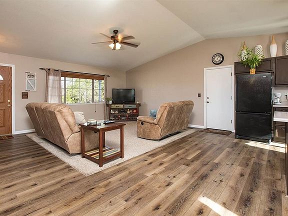 3rd image of 145 Nicole Dr