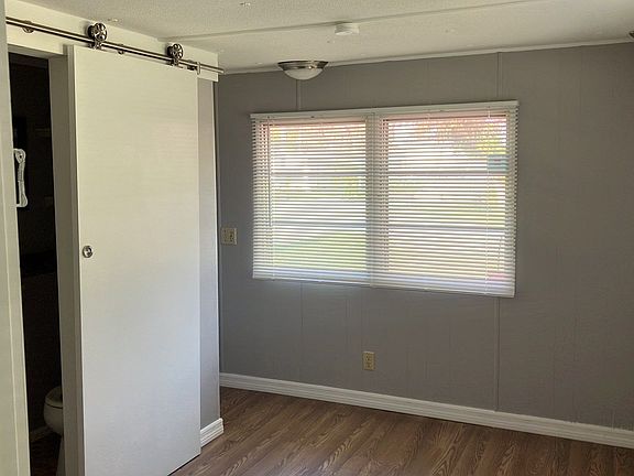 4th image of 55 Dale Dr W