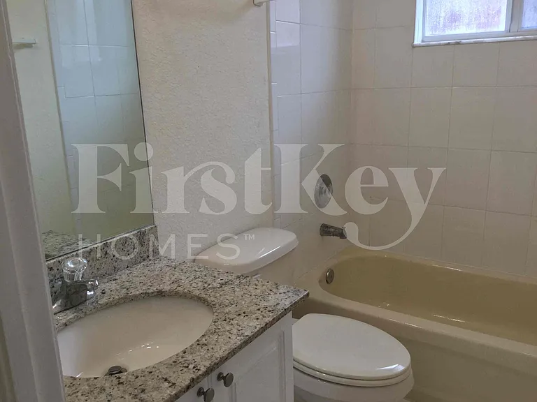 1009 NE 16th Ave — Photo 7