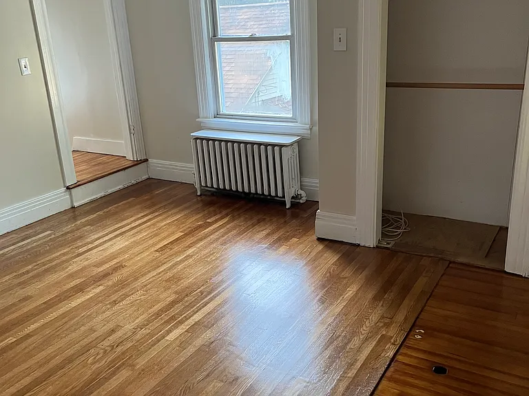 33-35 Oakland St — Photo 8