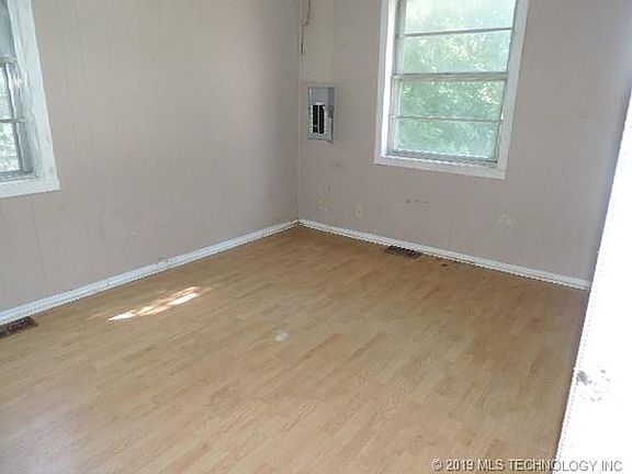 4th image of 214 S 73rd Ave E