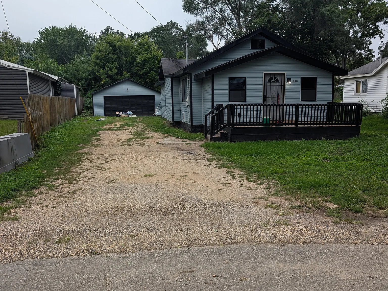 3 bed, 1200 sqft, $1,600 — Photo 1