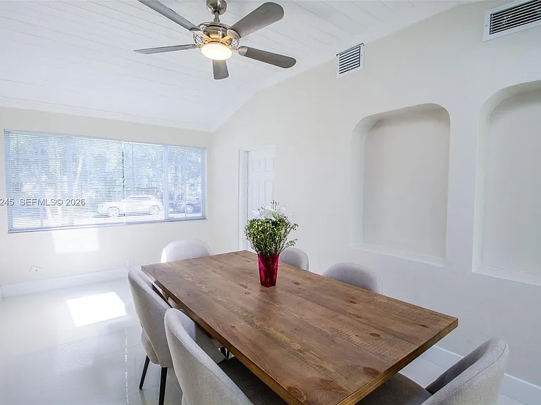 2727 Calusa St — Photo 10