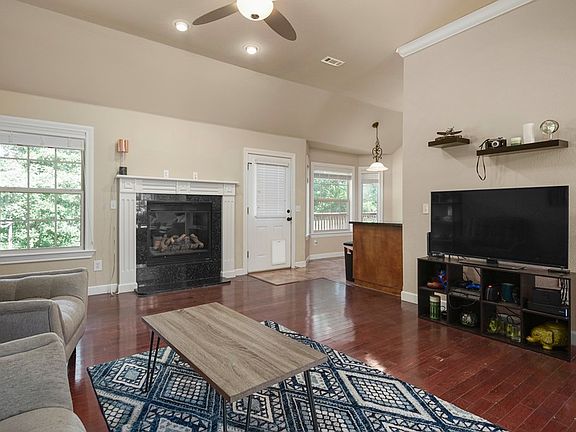 5th image of 14 Damerham Ln