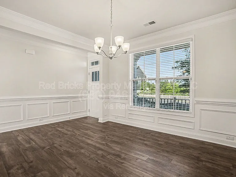 1569 Cambria Ct — Photo 6