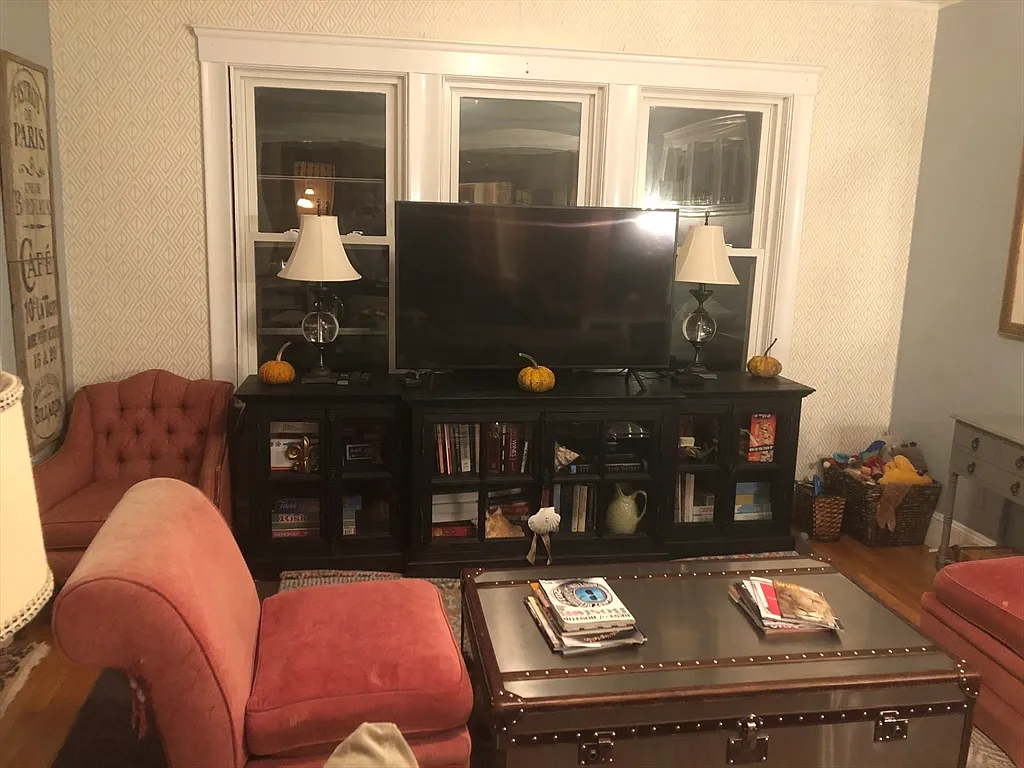 4 bed, 2.0 bath, 1697 sqft, $4,500 — Photo 4