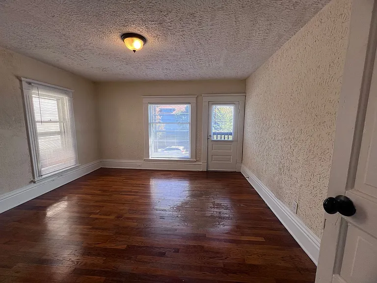 425 Fuller Ave SE — Photo 16