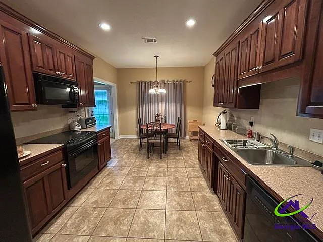 103 Winthrop Ct — Photo 3
