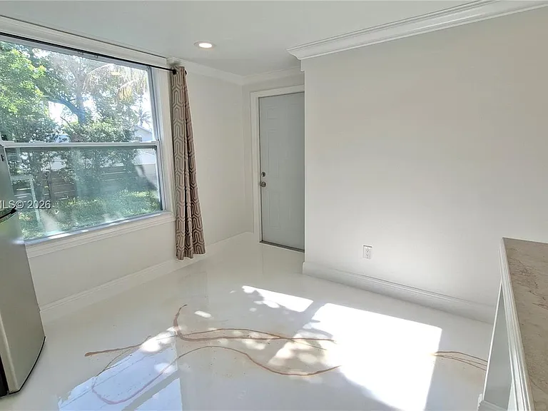 1028 S 62nd Ave #B — Photo 3