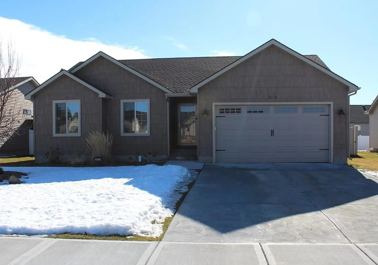 Spacious Modern 6 Bed 3 Bath Home In Iona! — Photo 1