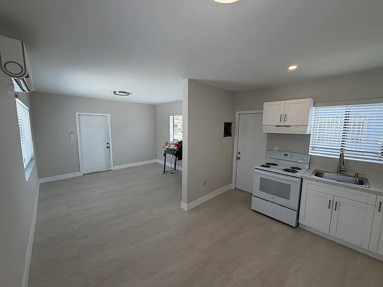 245 NW 48th Pl — Photo 7