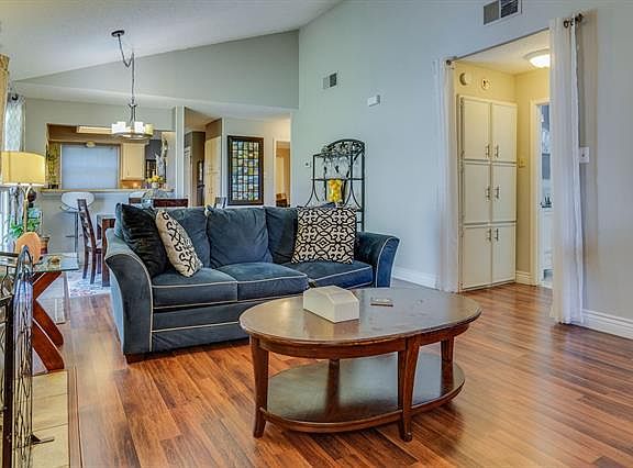 4th image of 288 W Corporate Dr