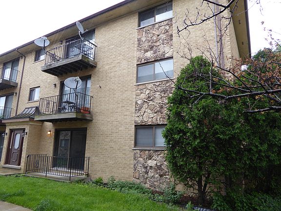 2nd image of 8504 W Catherine Ave Unit 1S
