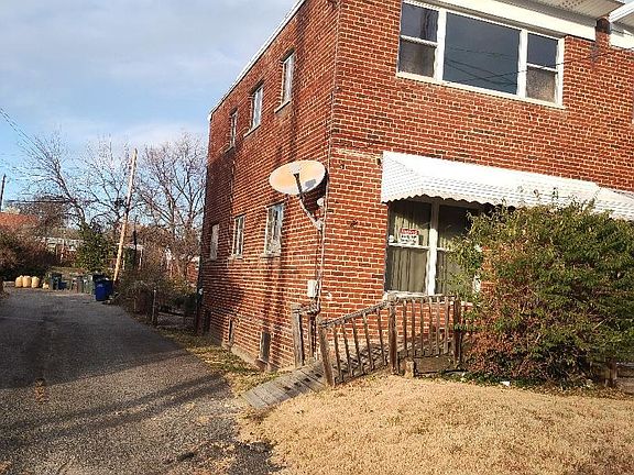 5th image of 38 Sheridan St NE