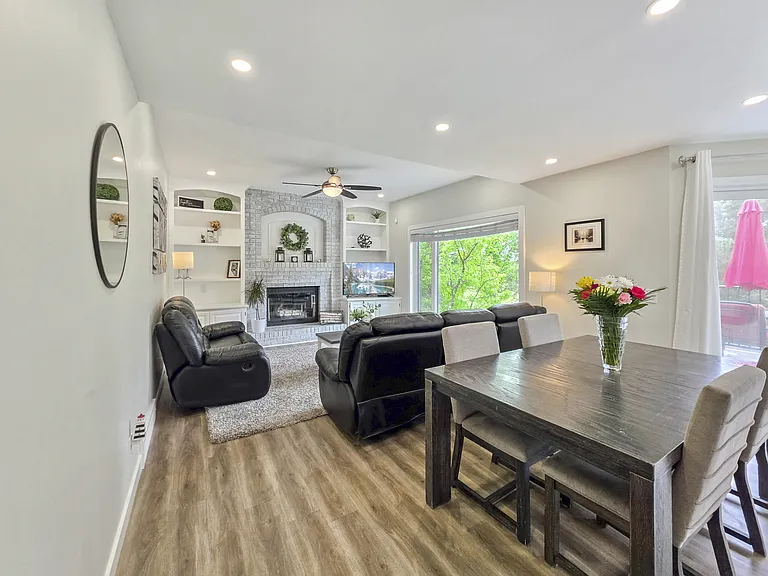 138 Mount Robson Close SE — Photo 4