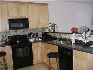 2nd image of 8 Arbor Hill Pl