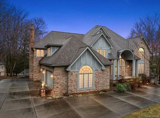 1632 Scenic Hollow Dr, Rochester Hills, MI 48306