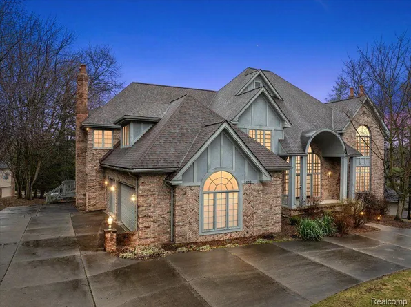 1632 Scenic Hollow Dr, Rochester Hills, MI 48306