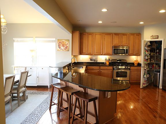 5th image of 1635 Coolidge Ave