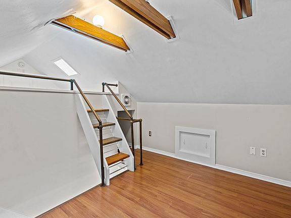 3rd image of 25 Desoto Pl APT 4