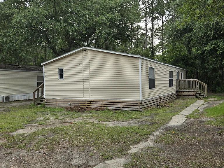 287 Lynn Dr — Photo 2