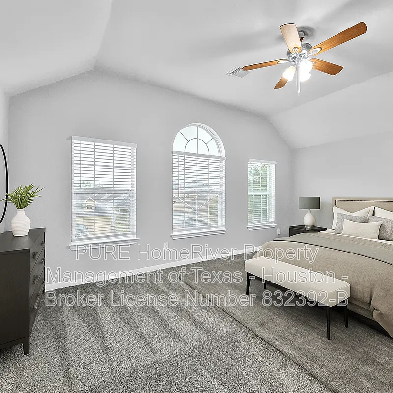 4 bed, 2.5 bath, 2440 sqft, $2,145 — Photo 4