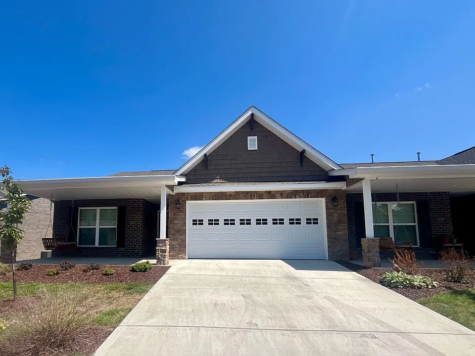 852 Sweetfern Ln