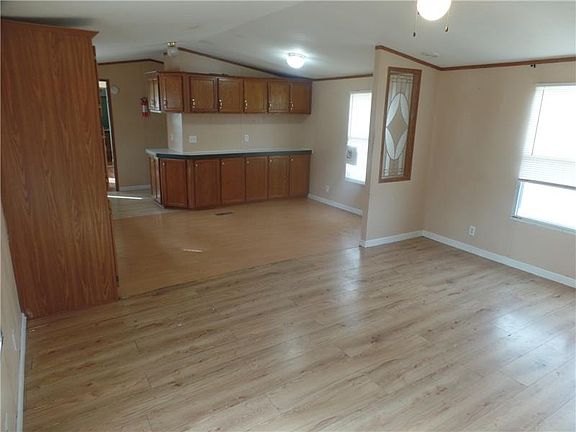 2nd image of 107 Oxford Ln