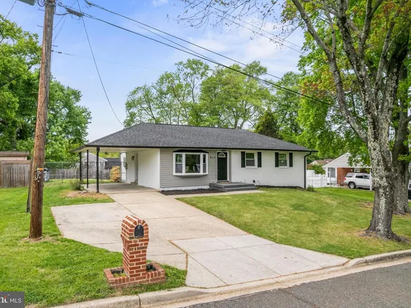913 Applewood St, Capitol Heights, MD 20743