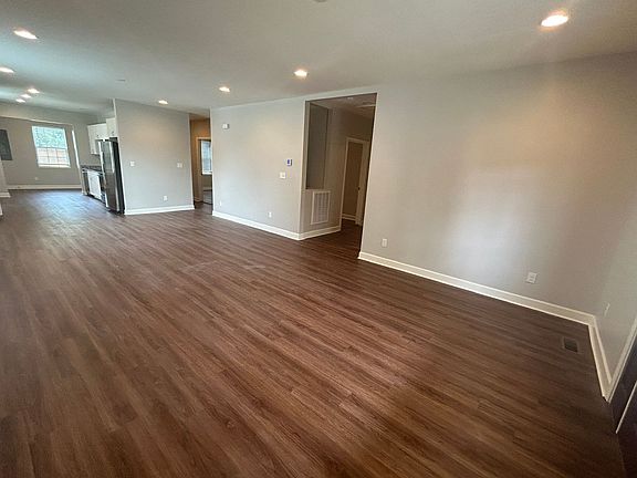 4th image of 325 N Dean St