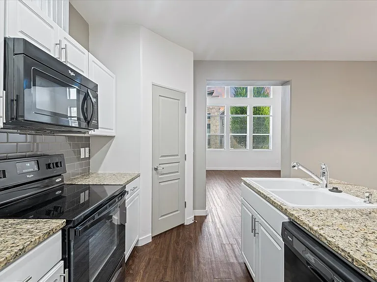 Verraso Village Townhomes — Photo 35