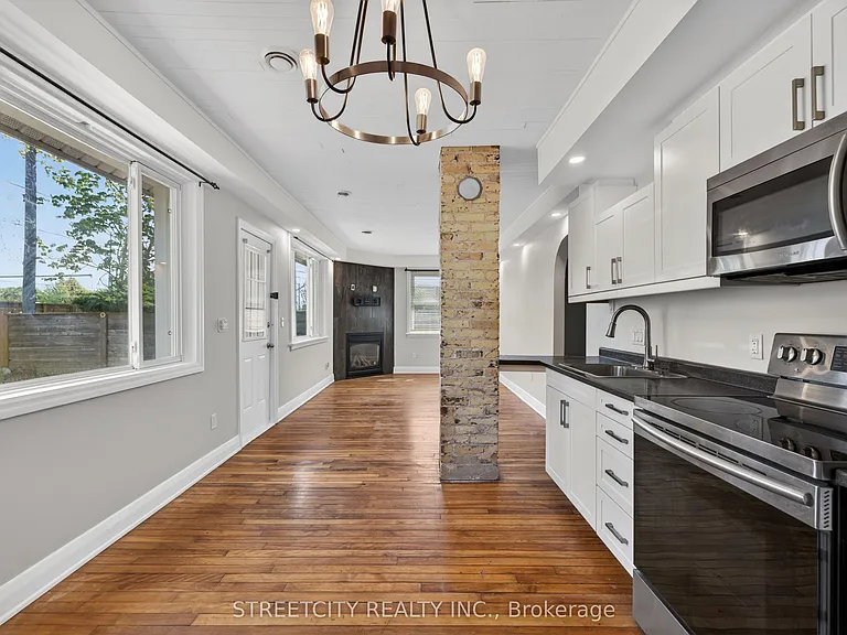 1055 Commissioners Rd E — Photo 15