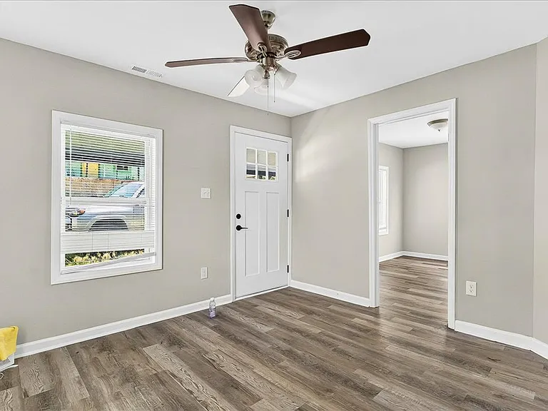 403 Spring Ct — Photo 23