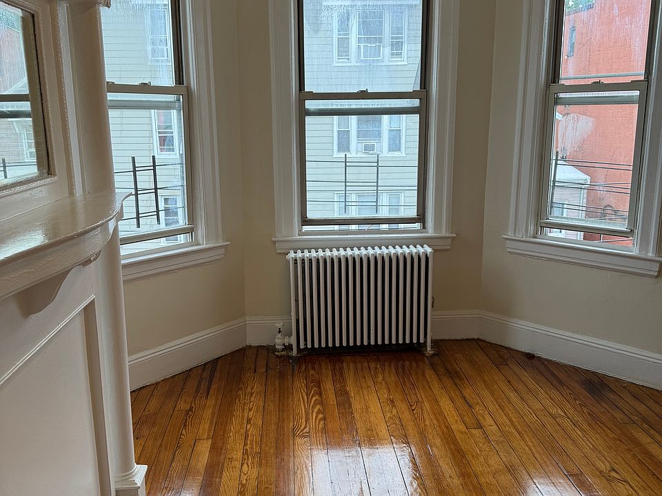 1st image of 35 Cliff St #3R