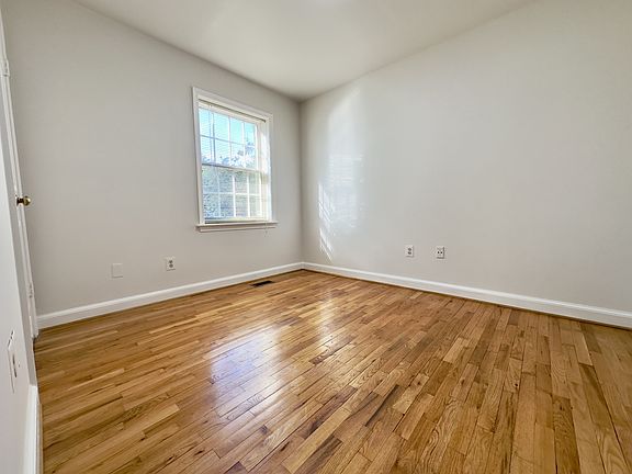 2nd image of 807 S Alfred St