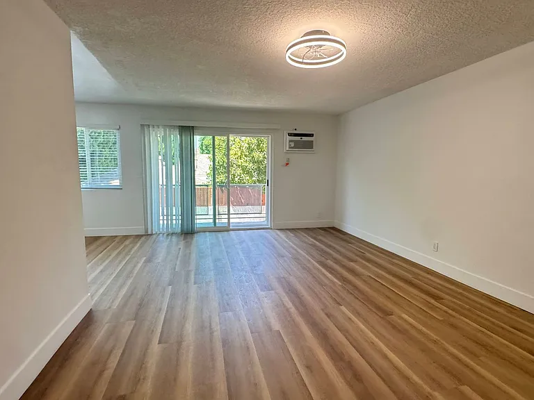 20317 Saticoy St — Photo 47