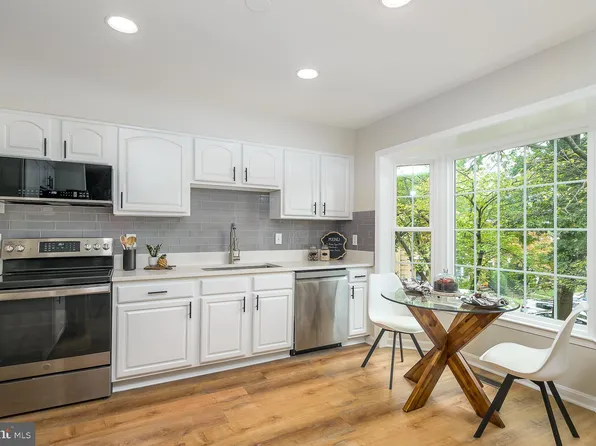 7436 Chummley Ct, Falls Church, VA 22043