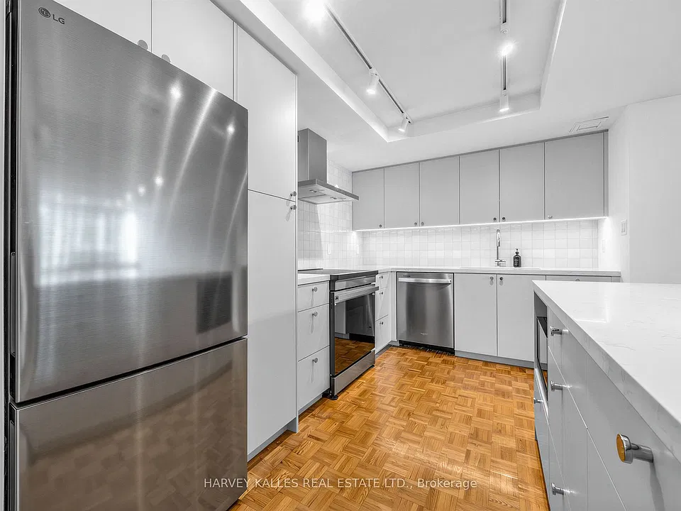 71 Charles St E #802