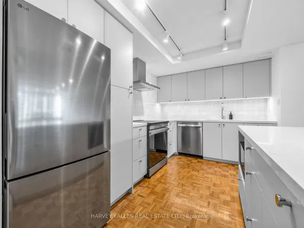 71 Charles St E, Toronto, ON