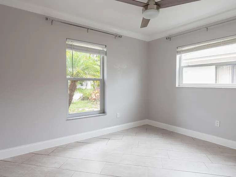 9696 SW 1st Pl — Photo 2